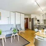 Superbe T2 Renove Avec Balcon Et Parking, A 150m De La Grande De - Fr-1-3-517 Apartment *
