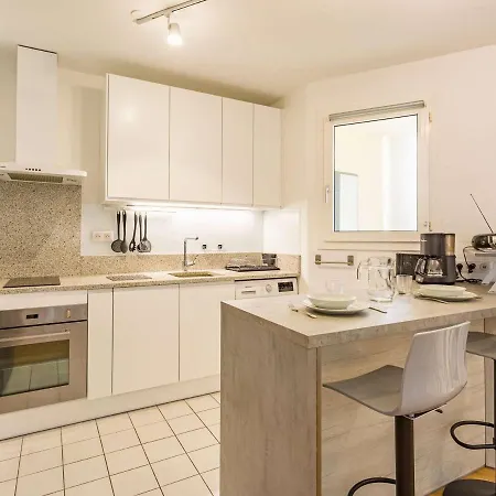 Superbe T2 Renove Avec Balcon Et Parking, A 150m De La Grande De - Fr-1-3-517 * Μπιαρίτζ