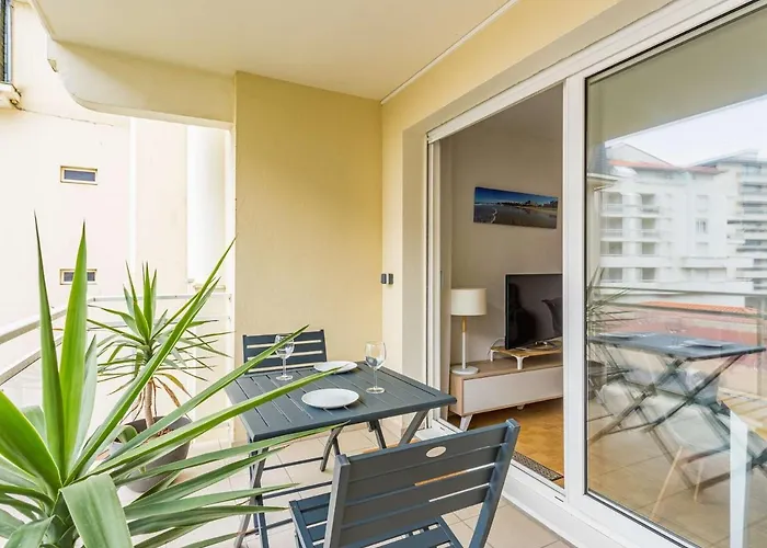 Superbe T2 Renove Avec Balcon Et Parking, A 150m De La Grande De - Fr-1-3-517 Biarritz